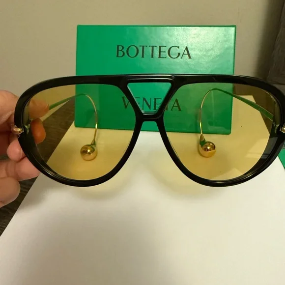 Bottega Veneta Drop Aviator Sunglasses (Black and Gold) - Picture 10 of 10